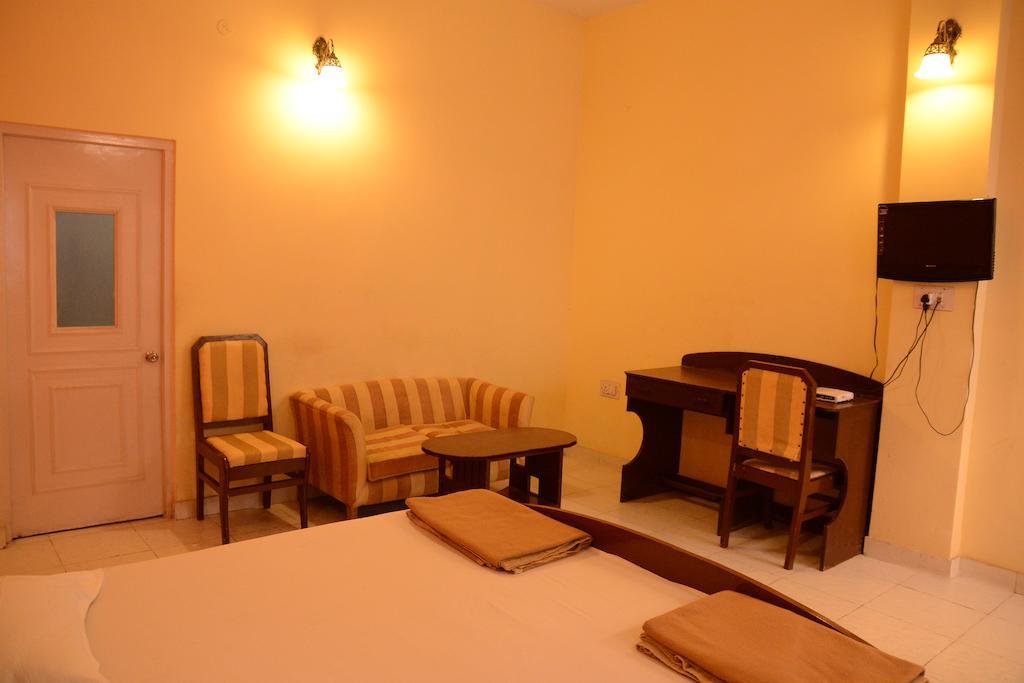 Hotel The Orient Канпур Екстер'єр фото